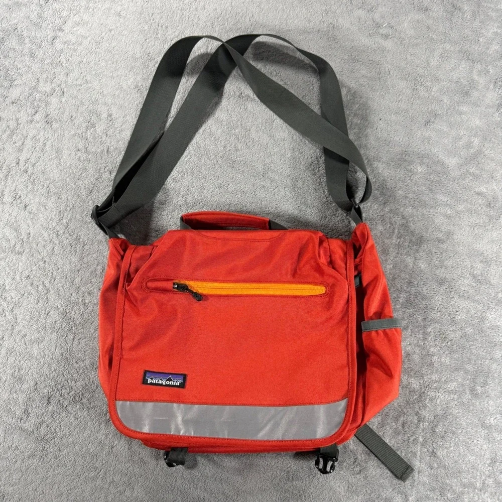Patagonia Messenger Bag OS Red Good Half Mass Reflective Laptop Shoulder Bag